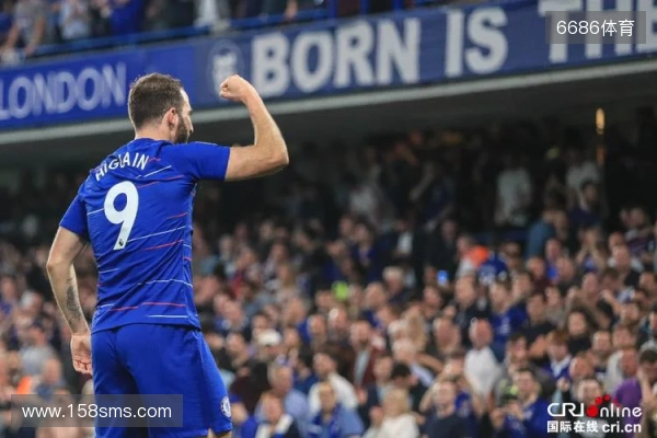 懂球妹采访:她是切尔西球迷,最喜欢阿扎尔和坎特