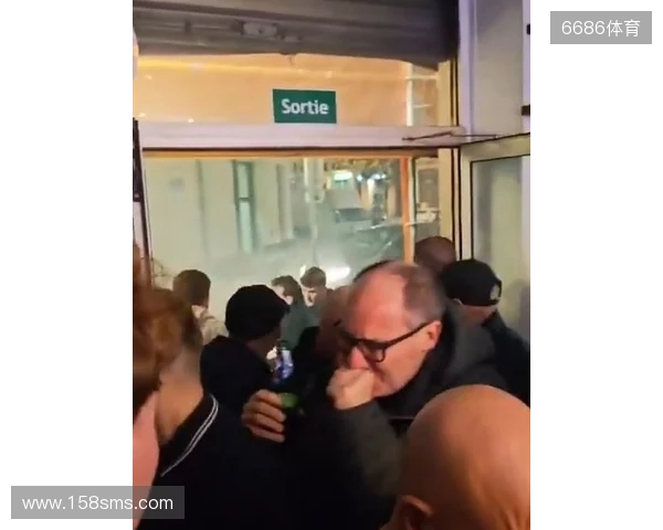 邮报:纽卡球迷在法国遇袭,被马赛球迷投掷催泪瓦斯